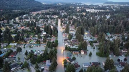 Así fue el desbordamiento del glaciar que envió una oleada de agua a Juneau, Alaska causando inundaciones "sin precedentes" imagen-15