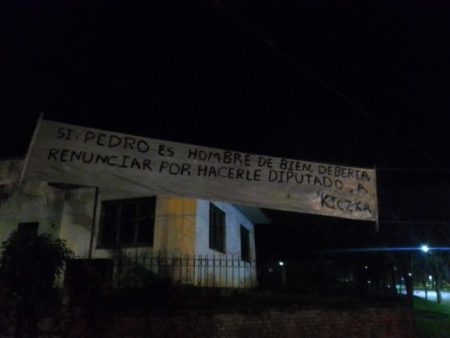 Apóstoles amaneció con carteles en repudio al prófugo puertista Kiczka imagen-8