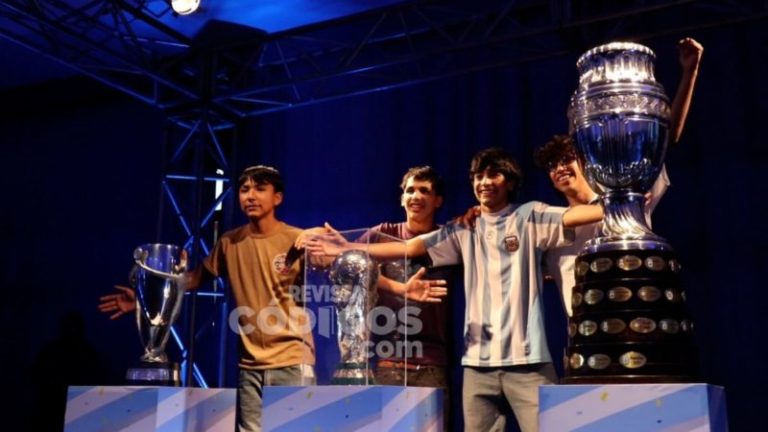 Las tres copas de la Scaloneta ya están en Posadas: “Nos da orgullo tener los trofeos en casa” imagen-5