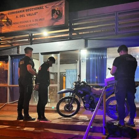 Policías detuvieron a cuatro personas y recuperaron una moto tras varios operativos imagen-14