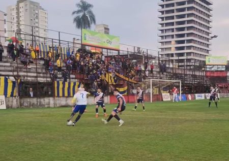 Guaraní y Mitre no se sacaron ventajas en la ida de la final Provincial imagen-15