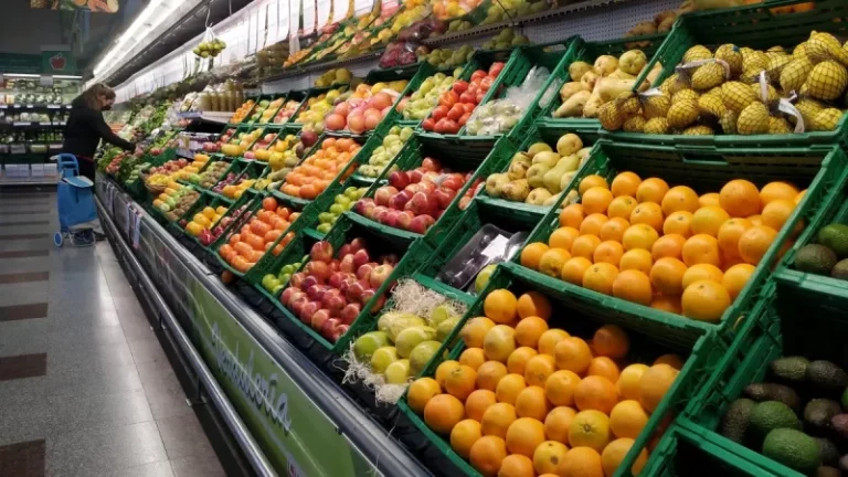 El alza de los alimentos aceleró en la última semana de agosto, pero los analistas estiman una inflación menor al 4% imagen-4