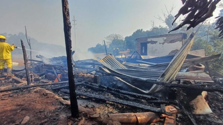 Por hacer un rozado, quemó su propia casa imagen-3