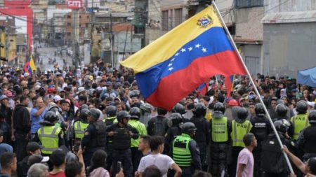 Excarcelan a otros 19 adolescentes detenidos durante las protestas poselectorales en Venezuela; suman 35 en esta semana imagen-11