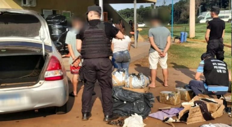 Puerto Piray: Policías secuestraron vehículo con droga y detuvieron a tres personas imagen-4