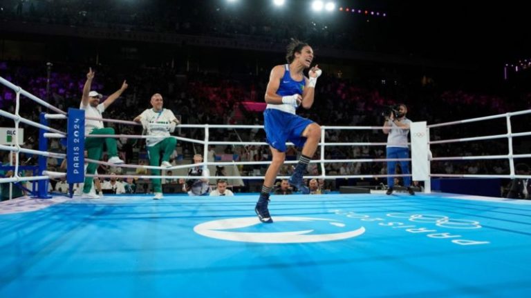 La argelina Imane Khelif peleará por la medalla de oro del boxeo femenino de 66 kg en París 2024 imagen-4