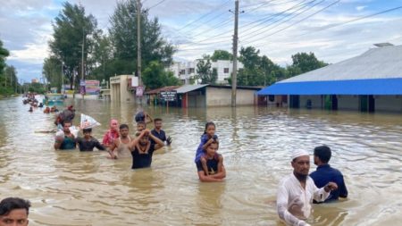 Millones de personas en Bangladesh están varadas por las inundaciones. Muchos culpan al país vecino imagen-15