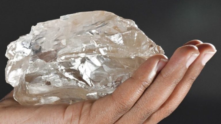 Hallan en Botswana un enorme diamante de 2.492 quilates que se cree es el segundo más grande del mundo imagen-4