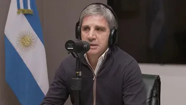 En su streaming, Luis Caputo anunció las facturas y las tarjetas de débito en dólares imagen-14