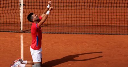 Djokovic: de operarse la rodilla hace dos meses a romper otro récord que agiganta su leyenda imagen-13