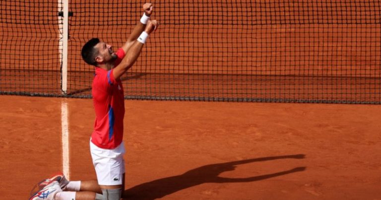 Djokovic: de operarse la rodilla hace dos meses a romper otro récord que agiganta su leyenda imagen-4