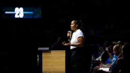 Minnesota Lynx derrota a Caitlin Clark e Indiana Fever en la noche de retiro de la camiseta de Maya Moore imagen-13