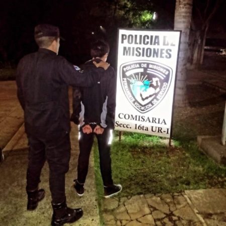 Terminó detenido por intentar asaltar una heladería posadeña con una trincheta imagen-15