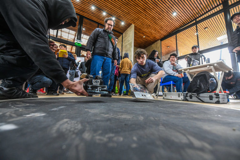 Misioneros se preparan para participar de la Olimpiada Mundial de Robótica imagen-4