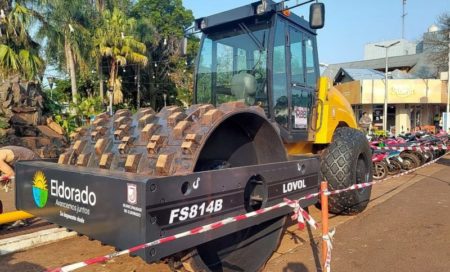 Eldorado incorporó con recursos propios un nuevo rodillo autopropulsado vibrocompactador a su Parque Vial Municipal imagen-9