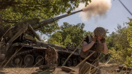 Rusia avanza "rápidamente" hacia una ciudad clave de Ucrania a pesar del revés en Kursk imagen-7