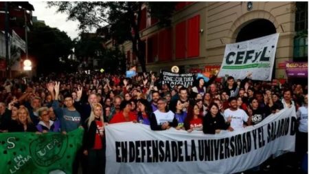 Universidades nacionales: no hubo acuerdo paritario y ratificaron el paro del lunes imagen-14