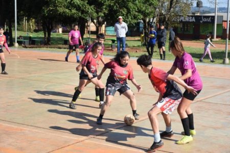 Kilómetro Cero, se quedó con el triunfo en una nueva jornada de futsal mixto imagen-7