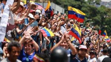 Oposición y oficialismo vuelven a las calles de Venezuela un mes después de las elecciones: así llegan las protestas imagen-7