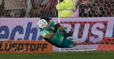 Video: la tanda de penales con la que Huracán eliminó a Argentinos de la Copa Argentina imagen-11