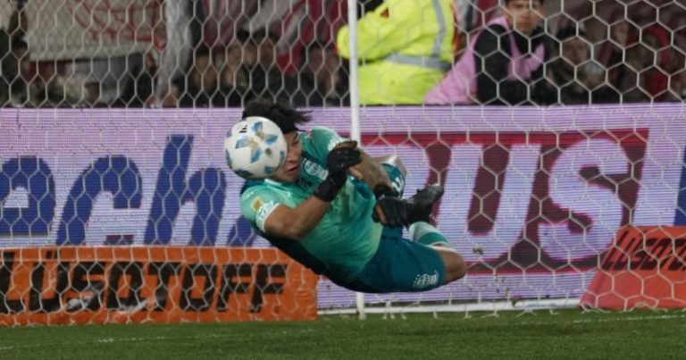 Video: la tanda de penales con la que Huracán eliminó a Argentinos de la Copa Argentina imagen-4