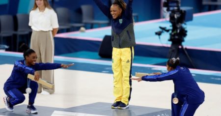 ¿Con quién perdió Simone Biles y le hizo una reverencia en los Juegos Olímpicos? imagen-10