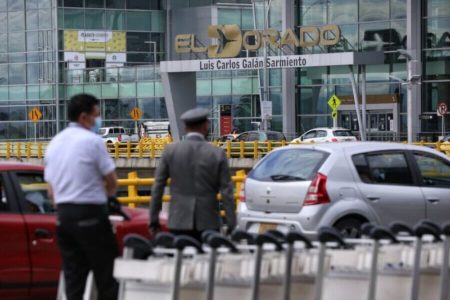 Nuevo escándalo en el aeropuerto El Dorado: denuncian que cobraron $190.000 por cinco cafés y cuatro panes imagen-14