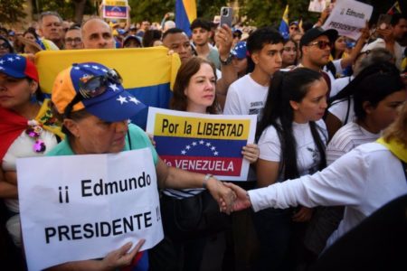 Feijóo se reunirá el martes con el opositor venezolano Edmundo González en el Congreso de los Diputados imagen-14