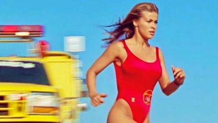 "Me decían que estaba demasiado gruesa": Carmen Electra protagonizó una temporada de 'Los vigilantes de la playa', pero fue suficiente imagen-6