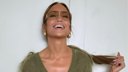 Querida Jennifer Lopez, te entiendo muchísimo: la artista se enfunda en su propio vestido de la venganza en su primera gran aparición tras separarse de Ben Affleck imagen-8