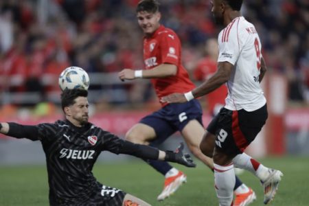 River no pudo ganar ni jugando 80 minutos con uno más; Independiente luchó por un 0-0 que terminó mereciendo imagen-14