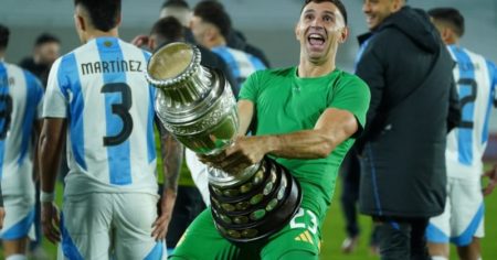 Dibu siendo Dibu: Martínez y la remake del gesto de la final del Mundial, ¡con la Copa América! imagen-10