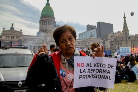 Uno por uno, cómo votaron los diputados el veto de Milei imagen-11