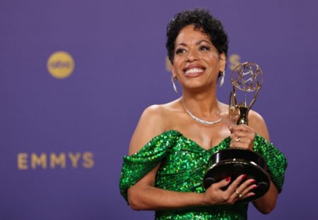 Emmys 2024: el mensaje a las latinas de Liza Colón-Zayas tras su victoria por “El Oso” imagen-12