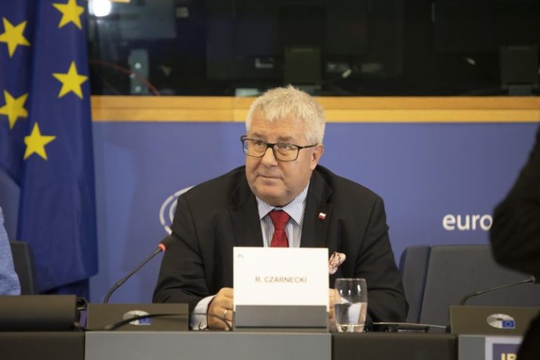 Detenido el exeurodiputado polaco Ryszard Czarnecki por un posible caso de corrupción imagen-5