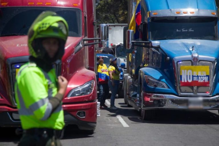 Asamblea Nacional de Transporte aseguró que es difícil negociar con Petro: “Está con los taches arriba” imagen-4