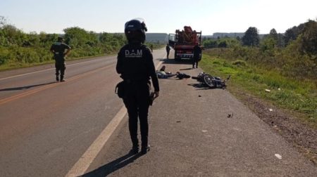 Choque entre un camión y una moto dejó un herido de gravedad imagen-13