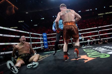 Saúl Canelo Álvarez le ganó a Edgar Berlanga en Las Vegas por decisión unánime del jurado y logró defender sus tres campeonatos mundiales imagen-10