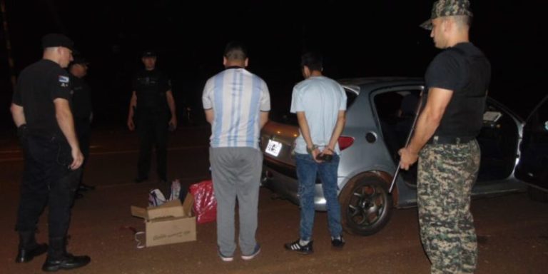 Detienen a dos jóvenes con marihuana durante un control vehicular en Eldorado imagen-5