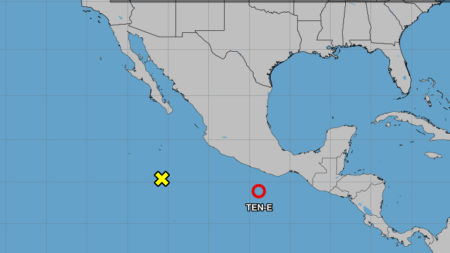 Prevén que depresión tropical Diez-E se intensifique y se convierta en tormenta tropical John frente a las costas de Guerrero y Oaxaca, al sur de México imagen-6