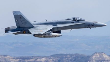 El Gobierno invierte 40 millones para prolongar la vida de los cazas F-18, el avión de combate más antiguo del Ejército imagen-8