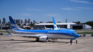 El Gobierno de Javier Milei anunció que firmará un decreto para declarar a Aerolíneas Argentinas sujeta a privatización imagen-1