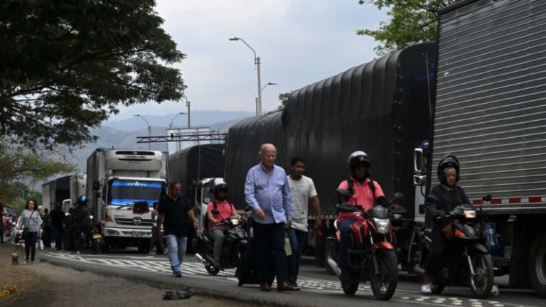 Terminan bloqueos de transportistas en Colombia tras lograr acuerdo con el Gobierno imagen-5