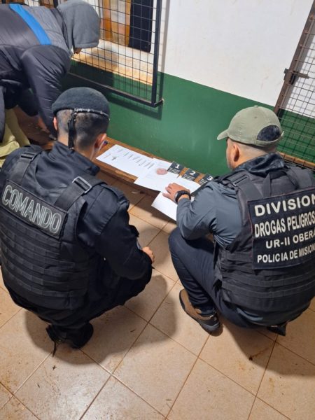 Sorprendieron a otro dealer que comercializaba drogas en Oberá: incautaron dosis de marihuana y cocaína imagen-9