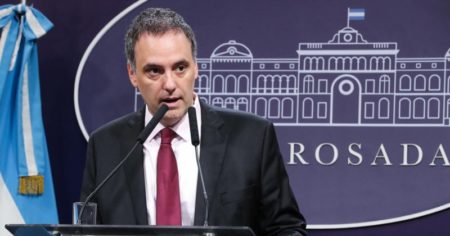 El Gobierno anunció la compra de equipamiento para las fuerzas de seguridad: “Hasta 2023 usaban chalecos vencidos y armas con 40 años de antigüedad” imagen-10