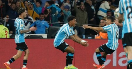 Roger Martínez: gol del triunfo y entró en la historia de Racing imagen-9