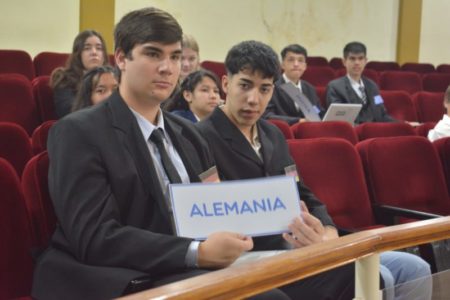 Modelo de Naciones Unidas en Oberá: estudiantes trataron la implementación de la IA en los ODS imagen-8