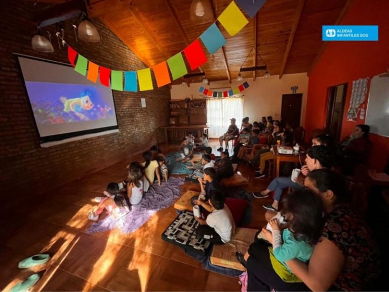 Gran jornada de cine comunitario y aprendizaje en la Filial Oberá de Aldeas Infantiles SOS imagen-4