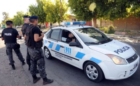 Fatal accidente en Mendoza: una familia chocó contra dos caballos y murió una menor de edad imagen-9