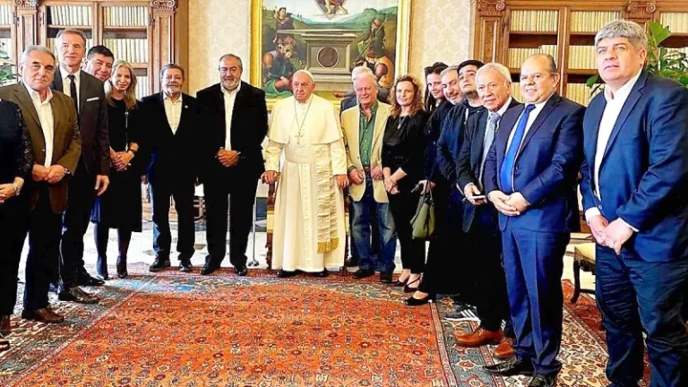 Francisco recibió a Sandra Pettovello y a la CGT en el Vaticano imagen-5